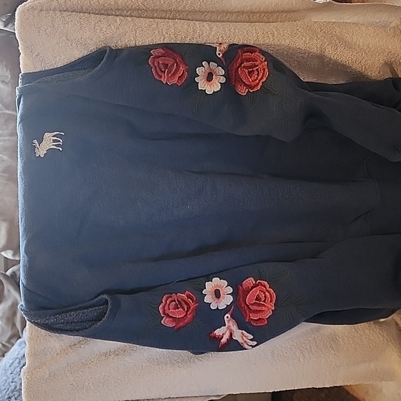 Sweater - Picture 3 of 3